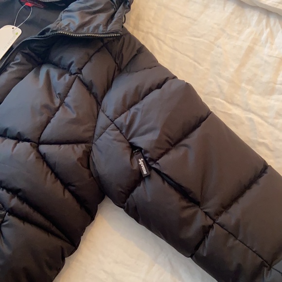 SOLD! - NWT Supreme down jacket collection f/w 2021 - Picture 3 of 12
